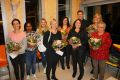Jubilaires 2020 Il s’agit de gauche à droite : Sanàa Périat (10 ans), Le Noirmont – Marie-Noëlle Nappez (20 ans), Soyhières – Nadejda Medvedeva Gafner (10 ans), Delémont – Létizia Meier (10 ans), Courtételle – Maria-Fernanda Gomes (10 ans), Delémont – Janaïna De Almeida Fialho (10 ans), Courrendlin – May Santschi (10 ans), Courrendlin – Carmen Lopez (10 ans), Delémont – et Loïc Dobler, Président des CAD. Absente sur la photo : Carole Stadelmann (20 ans), Directrice des CAD.